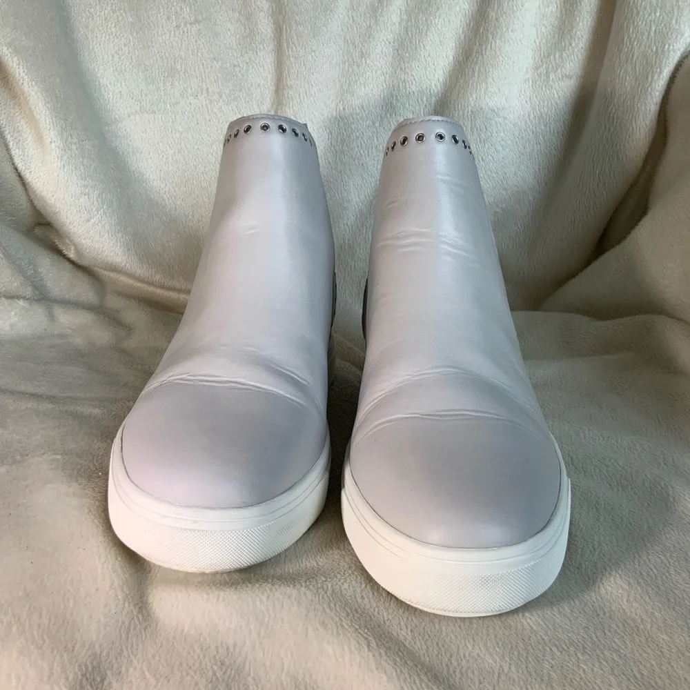 Chelsea & Violet “Milo” Gray Leather Wedge Booties Suede accents women size 7.5